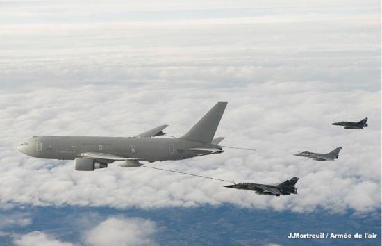 Début 2013, le Boeing KC-767 est qualifié pour ravitailler les Rafale